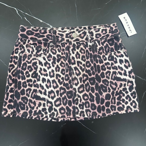 Pacsun Leopard Mid-Rise Denim Mini Skirt **BRAND NEW** - Picture 1 of 4